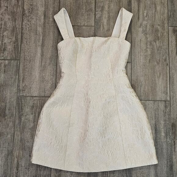 Elliatt Galadriel Jacquard Mini Dress Women’s S White Bridal Shower Engagement - Picture 4 of 16